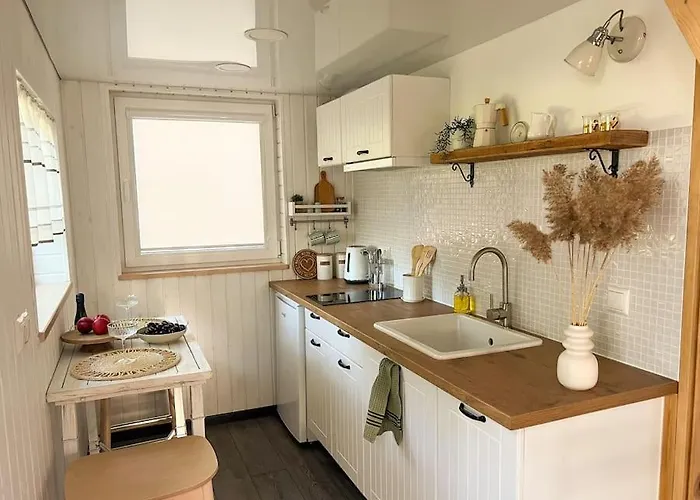 Oak Heart, Lucavsalas Namins *